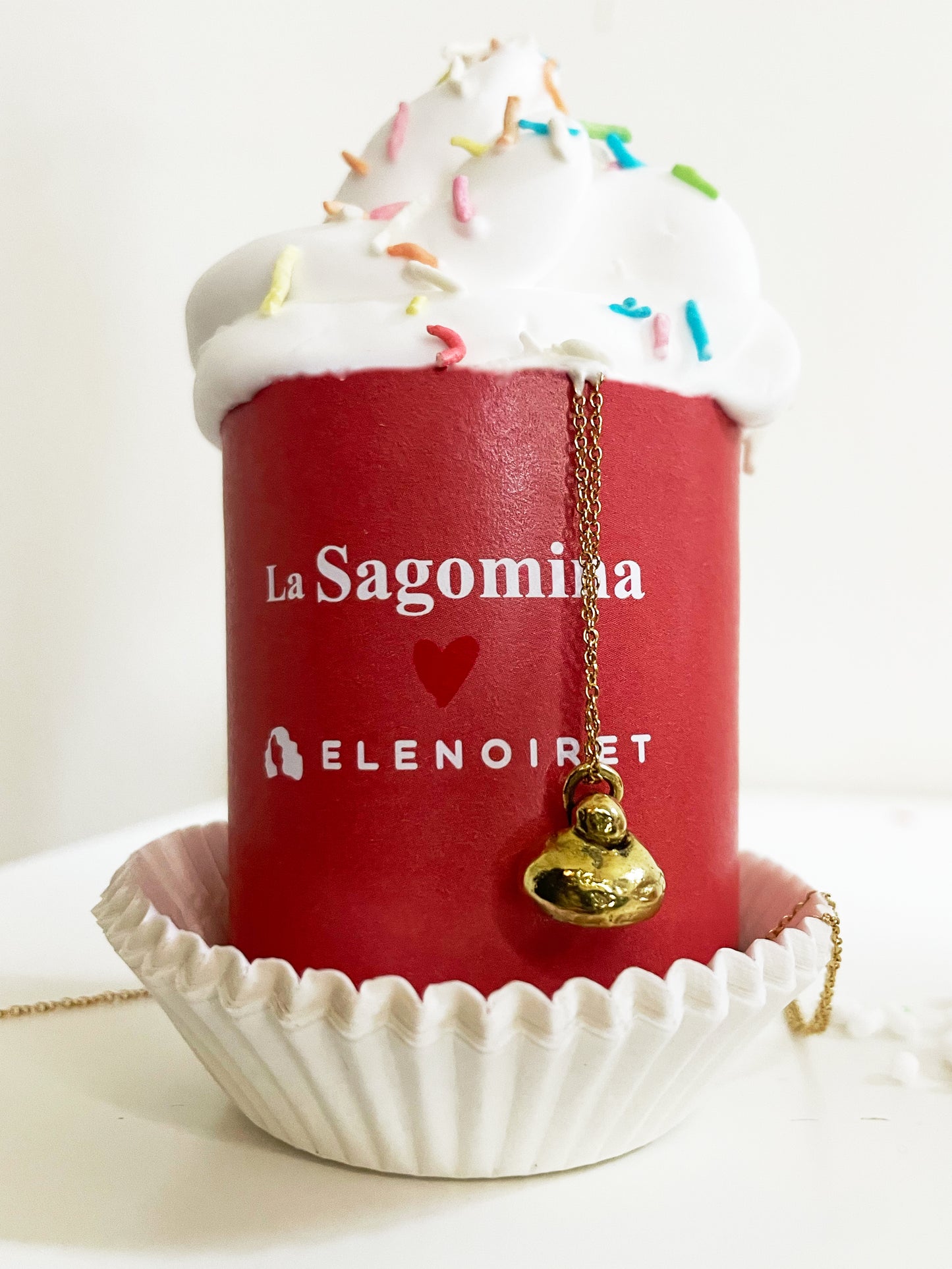 Box regalo edizione limitata ciondolo brioscia + illustrazione incorniciata